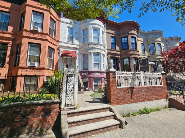 1595 Union Street image 1 of 1