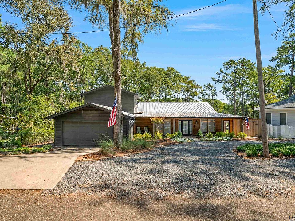1st image of 834 Cypress Dr