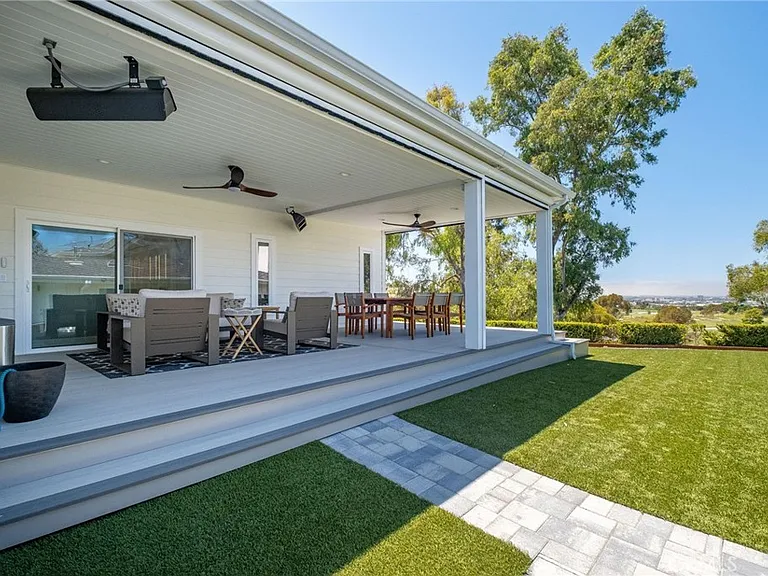 15 Lantana Pl #A — Photo 2