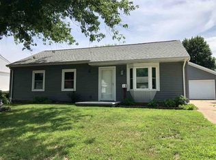 1902 Memorial Dr, Pekin, IL 61554