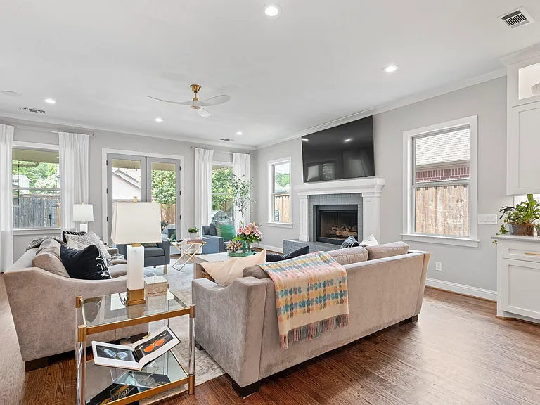 6011 Goodwin Ave — Photo 5