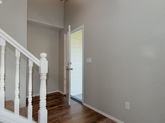 4th image of 815 NE 167th Ave