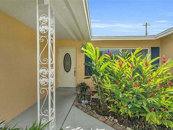 4th image of 800 Entrada Dr N