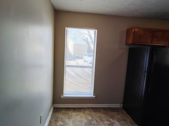 3rd image of 132 Sandalwood Cir #132