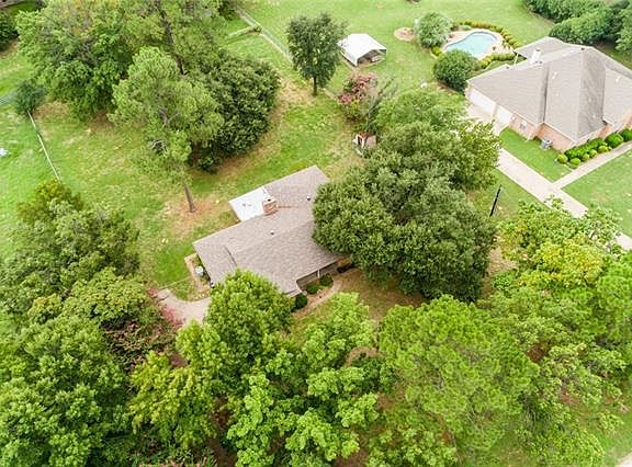 3rd image of 717 Beverly Dr