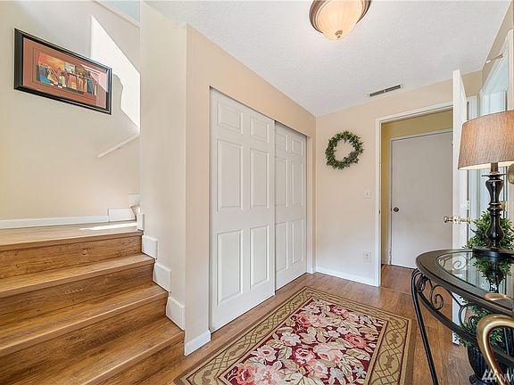 4th image of 2303 W Lake Dr SE