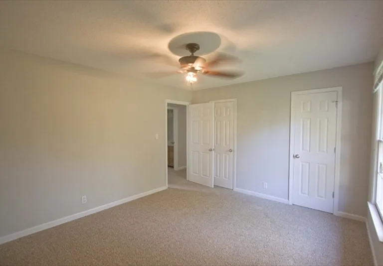 385 Louise Ln — Photo 7