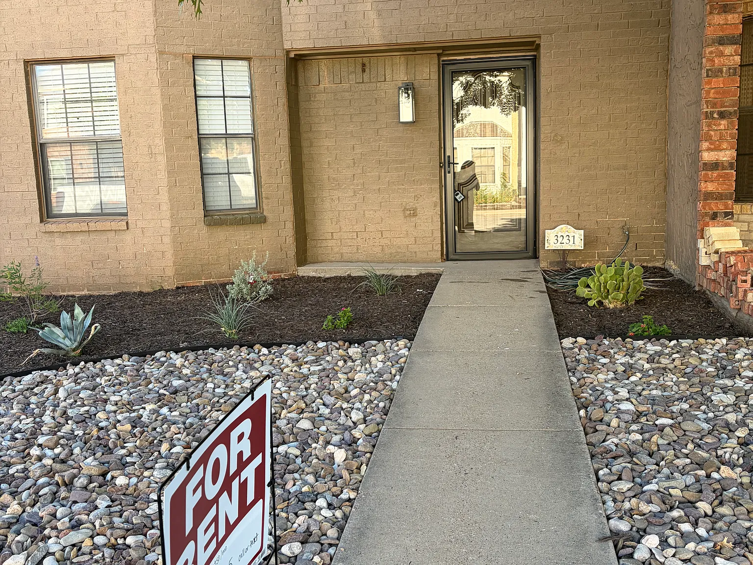 3 bed, 2.5 bath, 1460 sqft, $1,950 — Photo 2