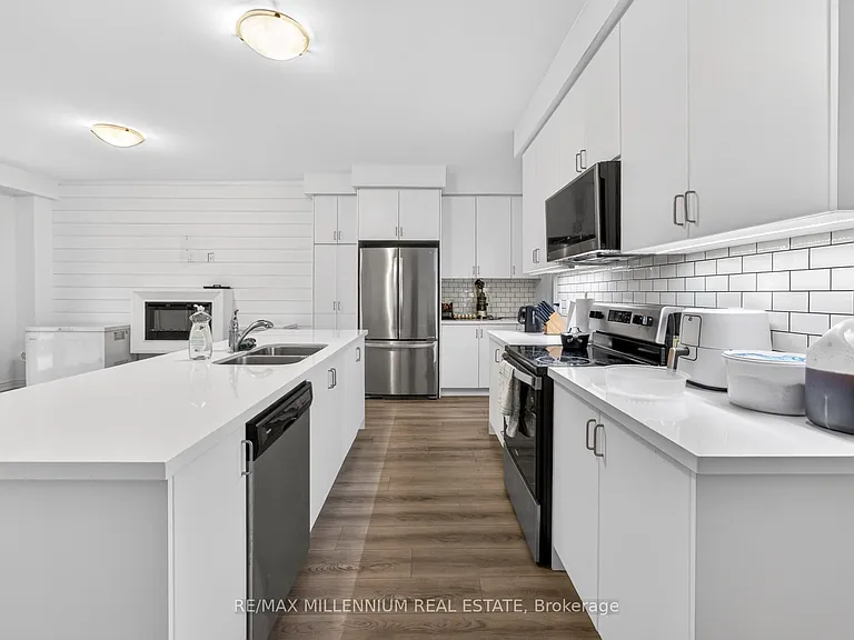 505 Dundas St E — Photo 24