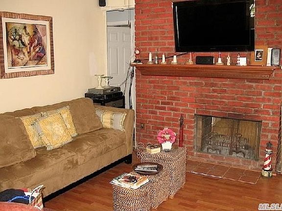 2nd image of 36 Coachman Ln