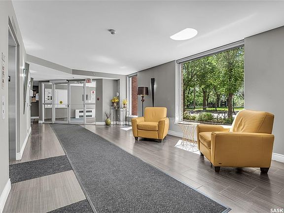 4th image of UNIT 1403-902 Spadina CRESCENT E