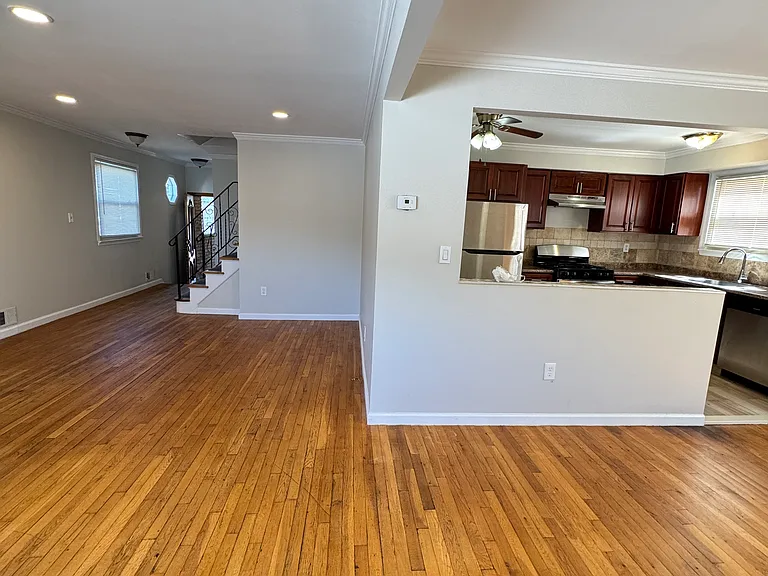 300 Jefferson Ave #1 — Photo 4