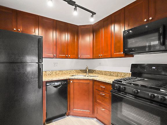 3rd image of 59 N Corona St APT 101