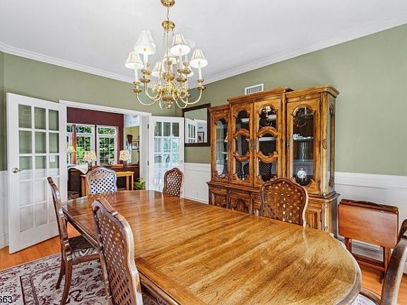 4th image of 4 Ottawa Ln