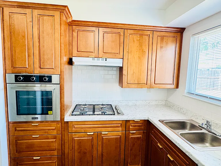 63 Cathcart Ave — Photo 6