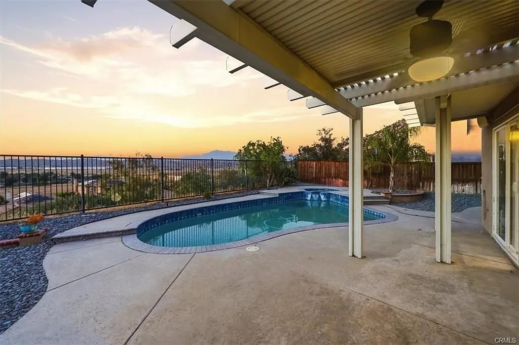 4 bed, 3.0 bath, 2484 sqft, $4,100 — Photo 1