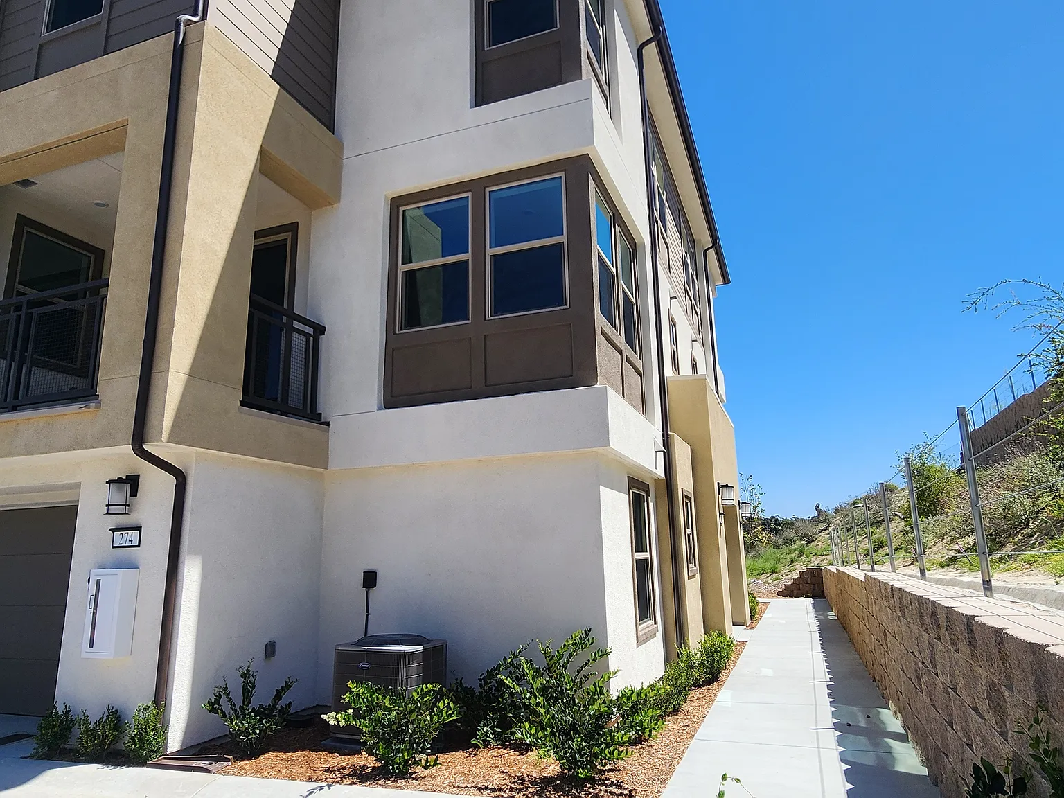 3 bed, 1826 sqft, $4,200 — Photo 2