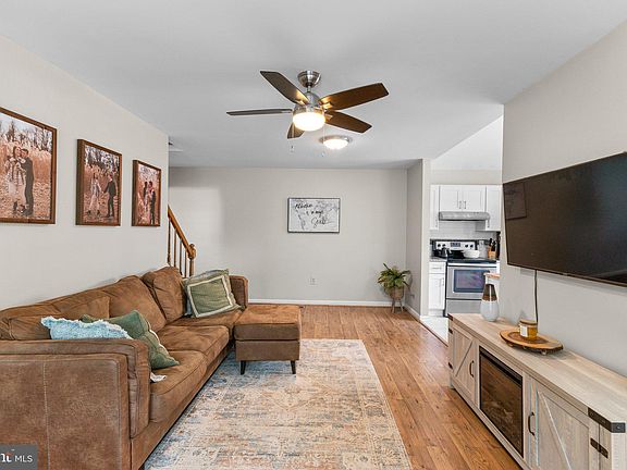 2nd image of 10810 Lake Square Ct