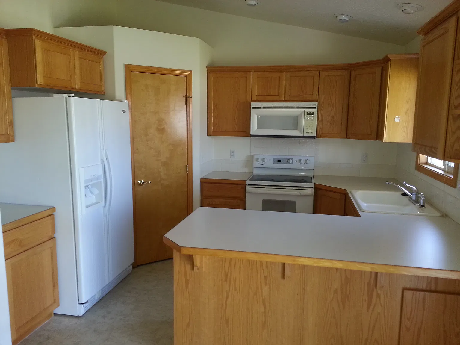 4 bed, 1290 sqft, $2,500 — Photo 2