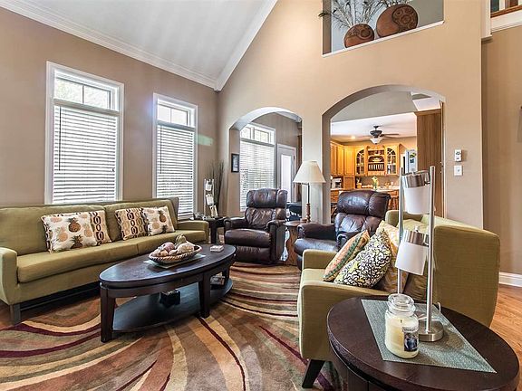 2nd image of 2614 Miller Ln