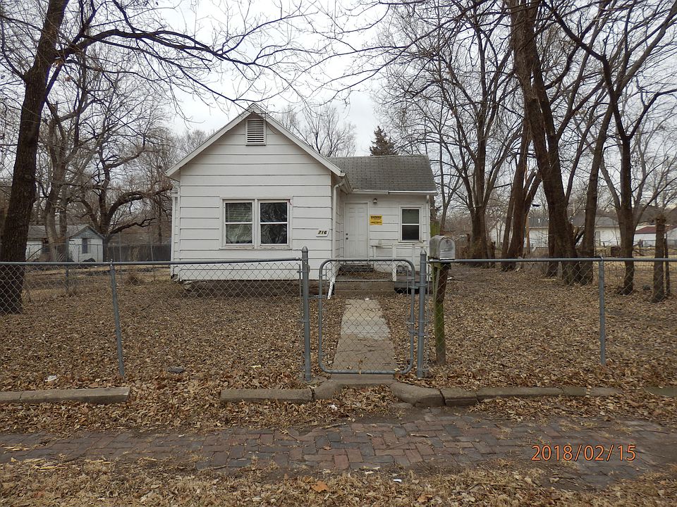 2nd image of 716 SE Lawrence St
