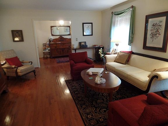 5th image of 233 Mountain St