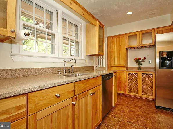 137 S Virginia Ave, Falls Church, VA 22046