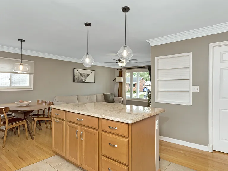 905 Parliament Ave — Photo 11