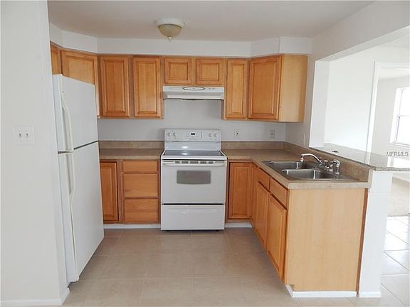 5th image of 146 Cambridge Dr NW