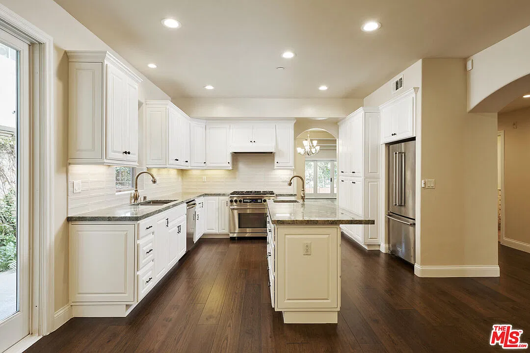 3 bed, 2.5 bath, 2500 sqft, $6,995 — Photo 1