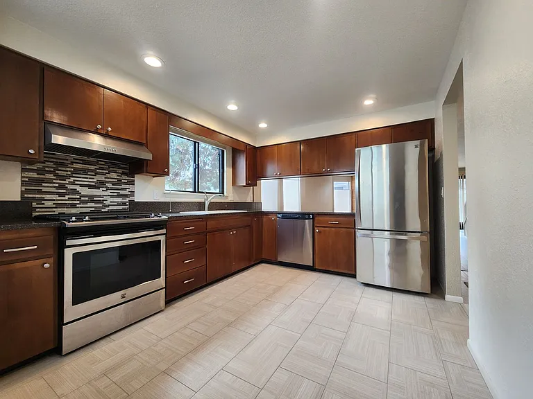 1940 S Teal Ln — Photo 3