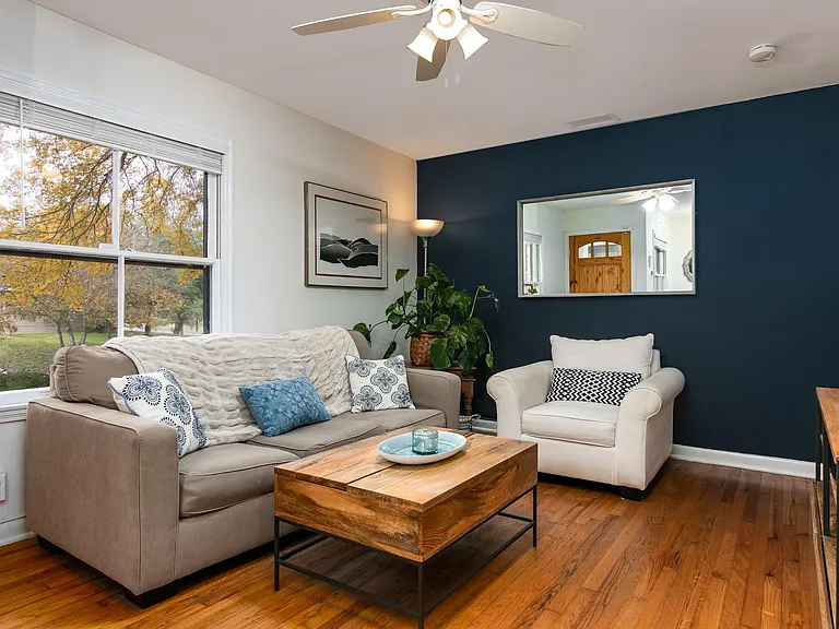 446 Irvington Dr — Photo 6