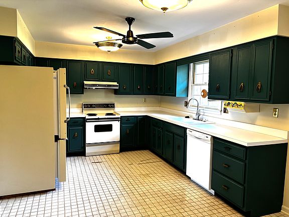 5th image of 139 Country Ln