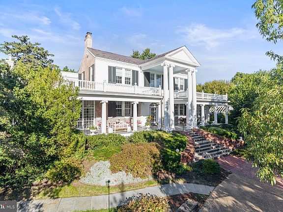 3rd image of 305 Charles Alexander Ct
