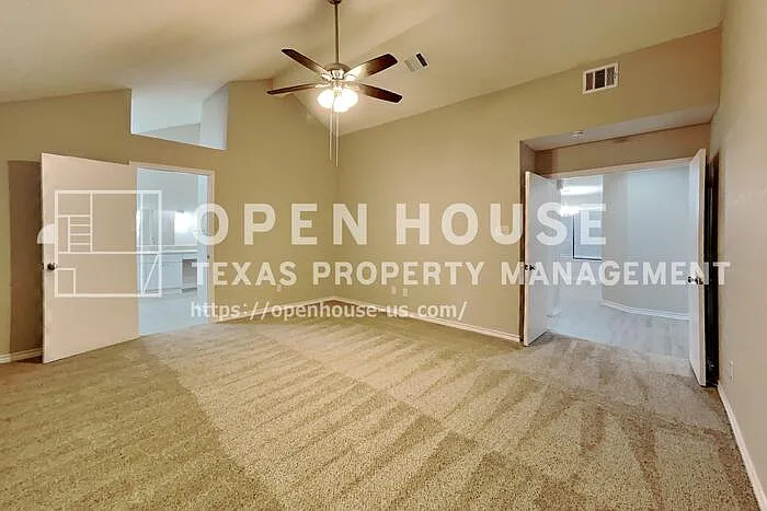 305 Hillside Ct — Photo 10