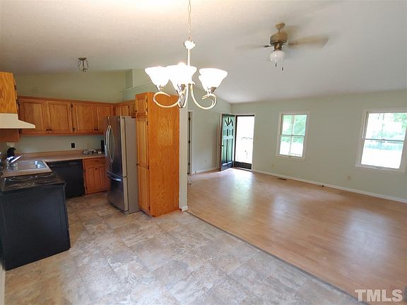 3rd image of 2232 Linda Ln
