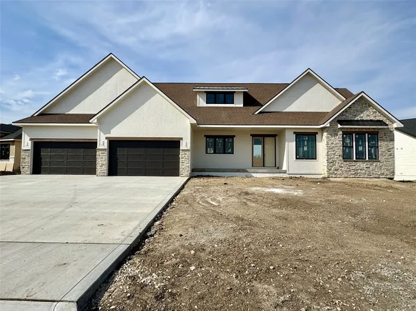 17519 N Valley Dr, Urbandale, IA 50323