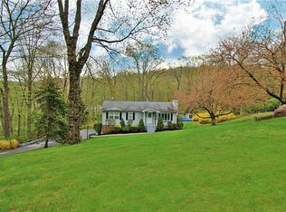 8 Kastuk Dr, Putnam Valley, NY 10579