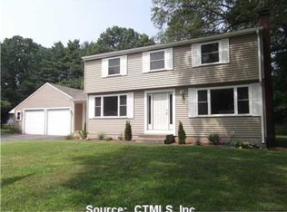 8 Hoover Ln, Enfield, CT 06082