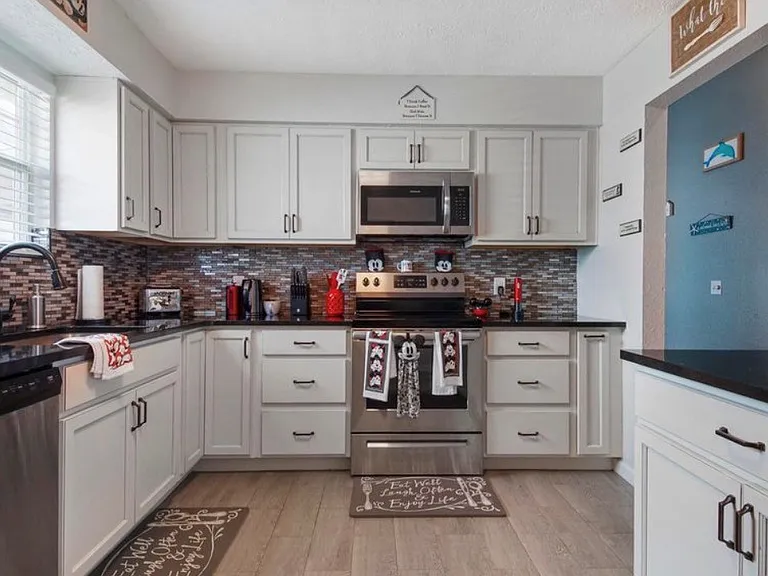 105 Christie Ln — Photo 6