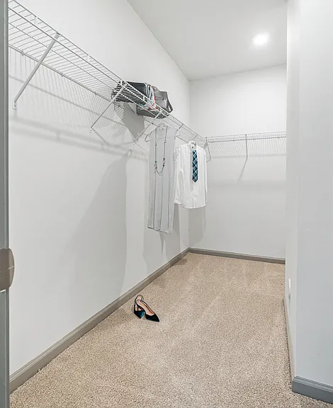 Hawthorne at the Glen Spacious Closet