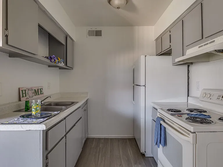 Las Ventanas Apartments — Photo 5