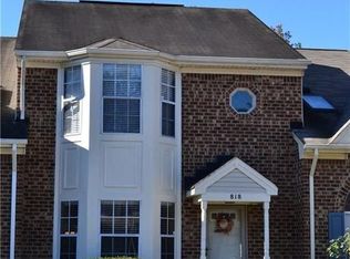 818 S Lake Cir, Chesapeake, VA 23322