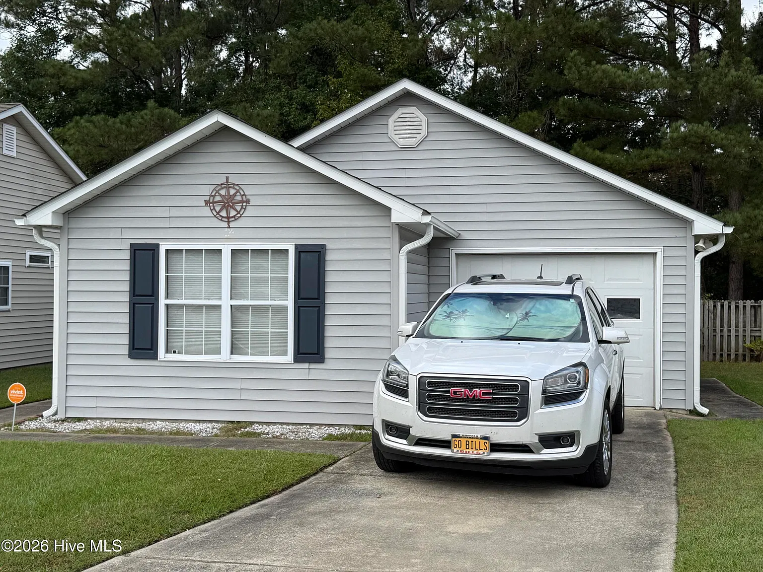3 bed, 2.0 bath, $1,800 — Photo 2