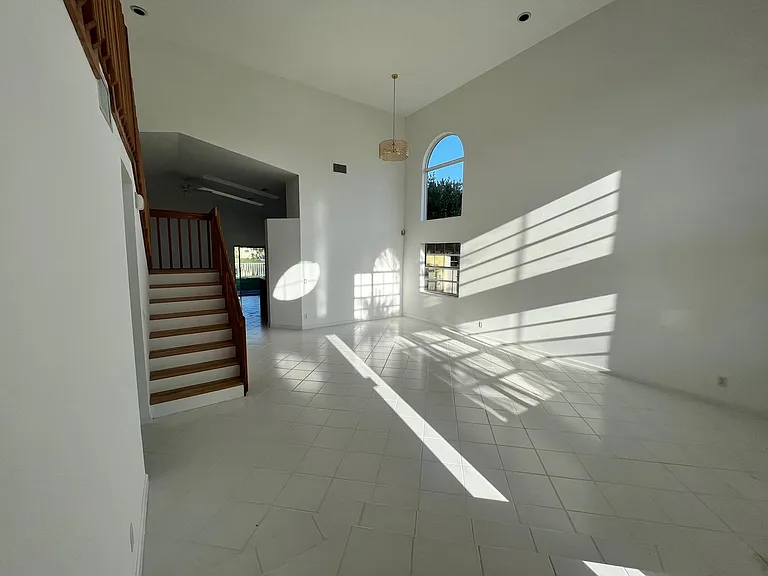 8501 Windy Cir — Photo 4