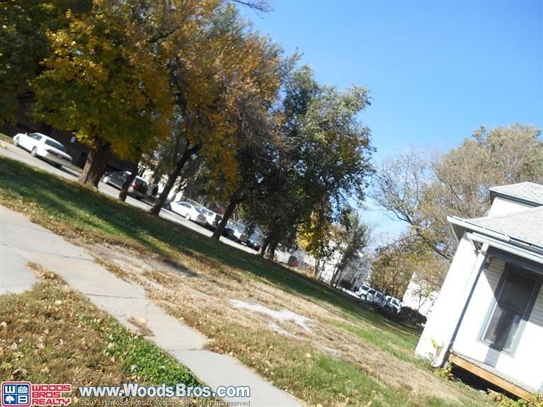 2nd image of 2406 Lynn St
