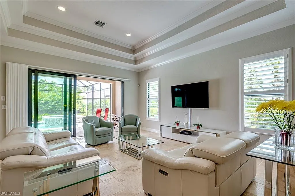 3 bed, 2.0 bath, 2188 sqft, $11,000 — Photo 3