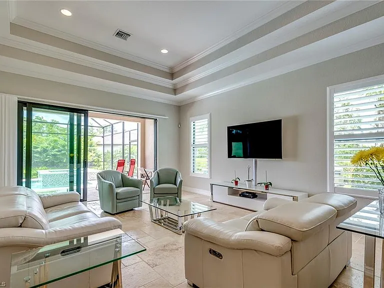 6560 Roma Way — Photo 3