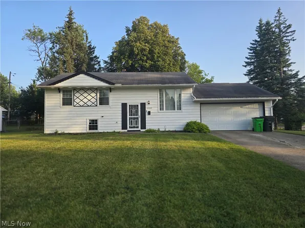 23580 Comstock Rd, Bedford Heights, OH 44146