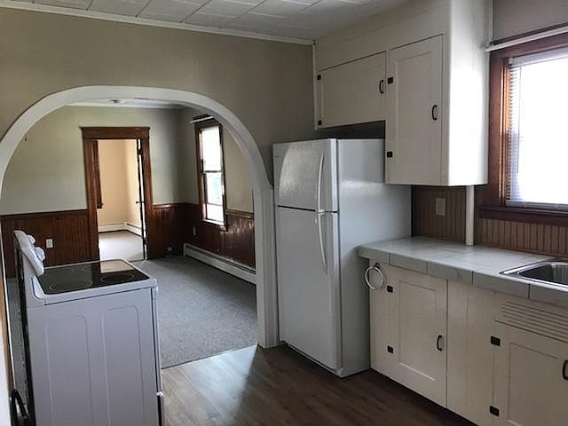 2nd image of 104 Thompson Rd